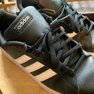 Mens Adidas shoes, 9.5, barely warn.